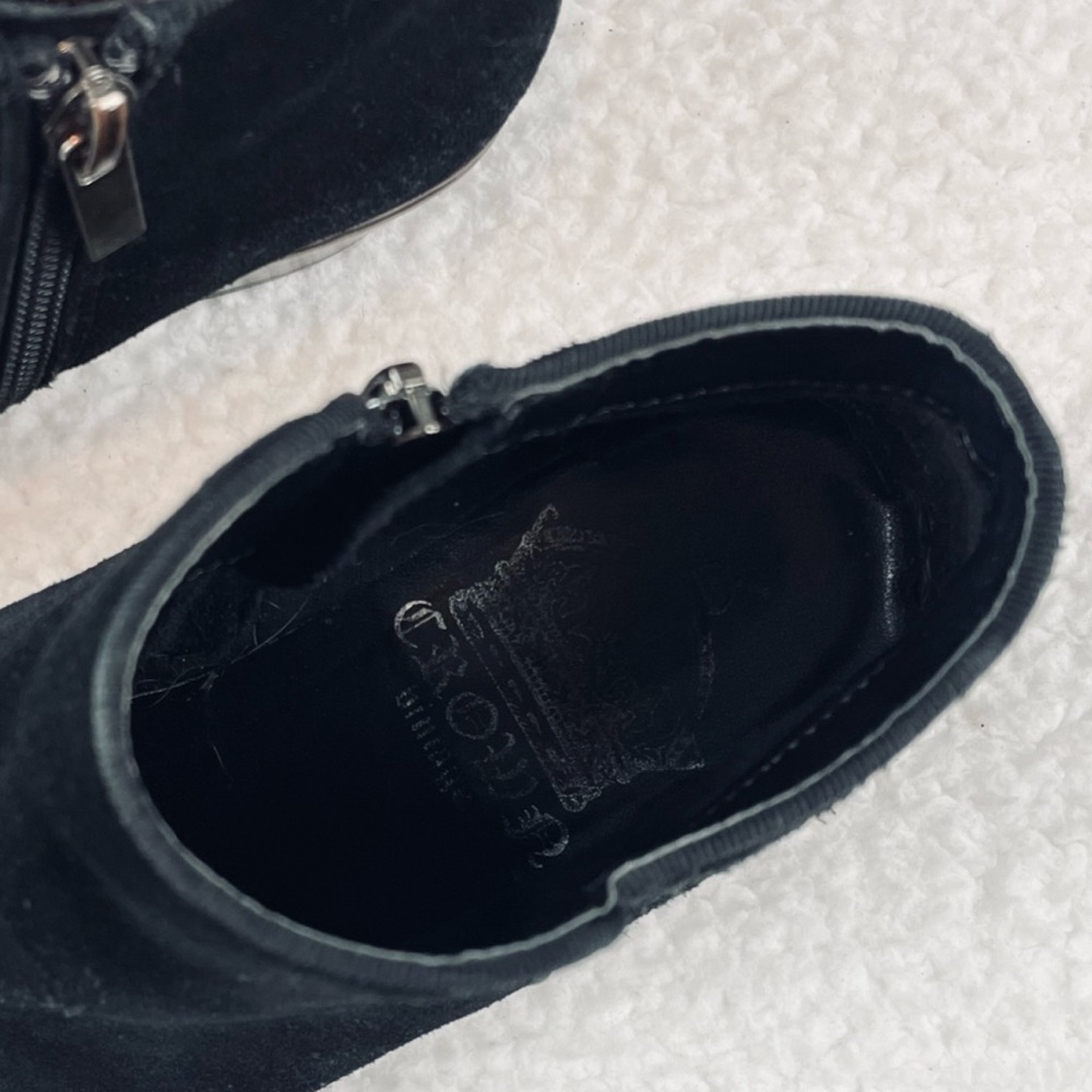 CROWN VINTAGE • Black Suede Leather Tabitha Heeled Ankle Booties, 5.5 - Picture 14 of 16